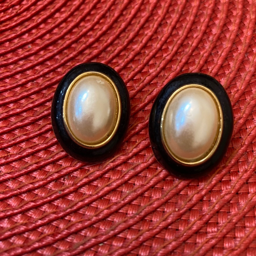 Bundle 5, get 20% off - Vintage Faux Pearl and Black Enamel Stud Earrings